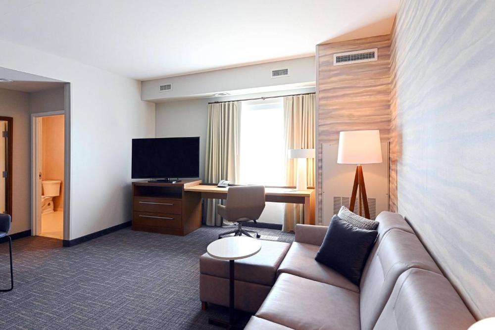 1 Bedroom Suite, 1 King, Sofa bed interior